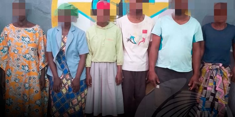 Seis cidadãos acusados de homicídio contra membro da família por crença em práticas ocultas