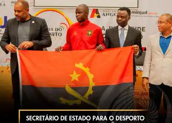 Secretário de Estado para o Desporto entrega bandeira à Selecção Sub-17 no âmbito do CAN de Marrocos