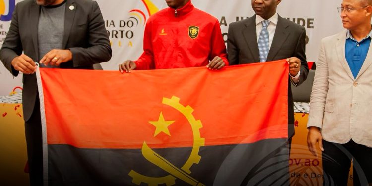 Secretário de Estado para o Desporto entrega bandeira à Selecção Sub-17 no âmbito do CAN de Marrocos