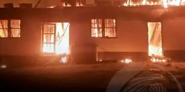 Incêndio em escola feminina faz cerca de 16 mortos no Quénia