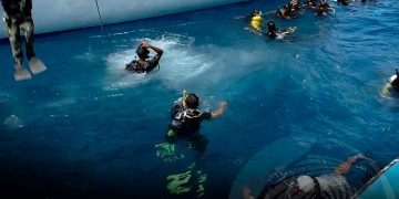 Mergulhador morre durante buscas por turistas desaparecidos nas Maldivas