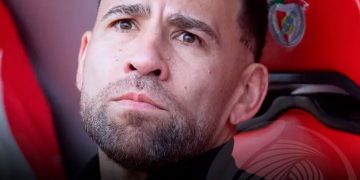 Nicolás Otamendi anuncia saída do SL Benfica