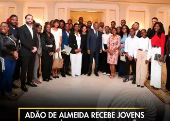 Adão de Almeida recebe jovens universitários nas instalações da Assembleia Nacional