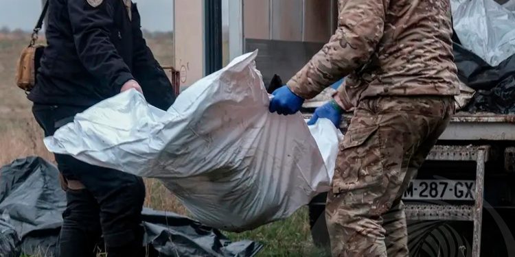 Rússia devolve mais 500 corpos de soldados à Ucrânia