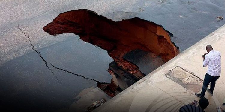 Chuva danifica estrada na via entre Dolce Vita e Ponte Molhada e condiciona passagem de automobilistas