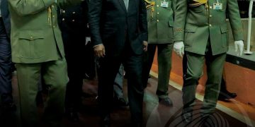 PR João Lourenço encerra missão na Argélia com visita à Base Logística Central das Forças Armadas local