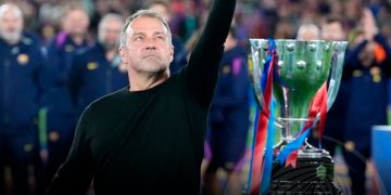 Hansi Flick dedica título espanhol do Barcelona ao pai falecido no dia do encontro