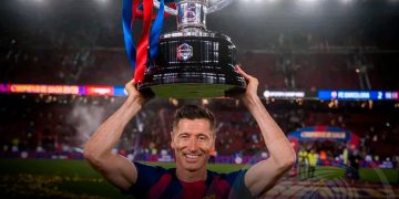 Robert Lewandowski anuncia saída do Barcelona