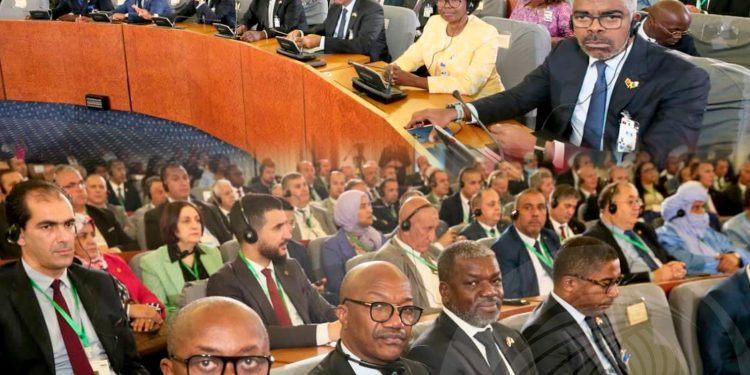 João Lourenço defende unidade africana e justiça internacional no Parlamento argelino