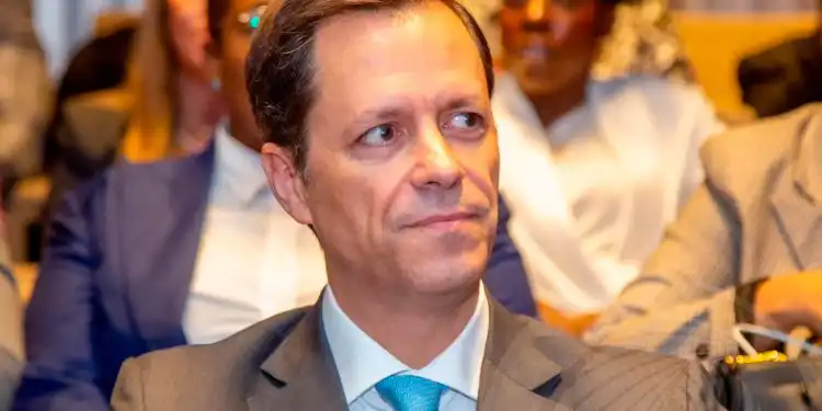 Ministério do Turismo e Standard Bank criam soluções financeiras para impulsionar actividades internas do sector