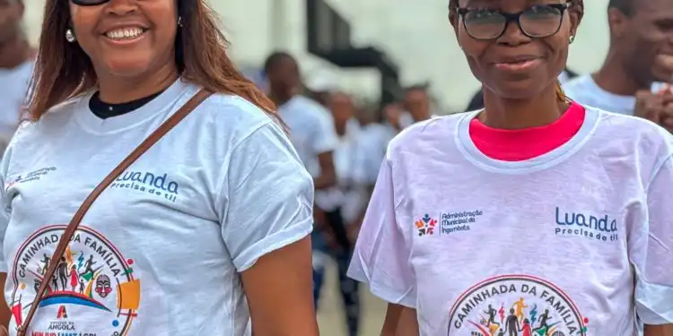 Caminhada da família reúne centenas de participantes na Imgombota