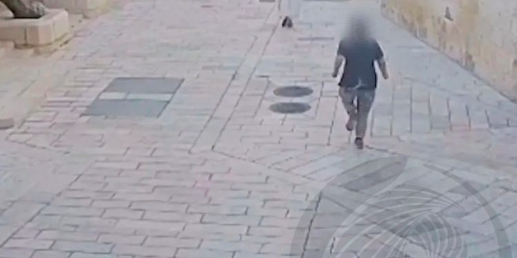 Homem agride violentamente uma freira na via pública, em Jerusalém